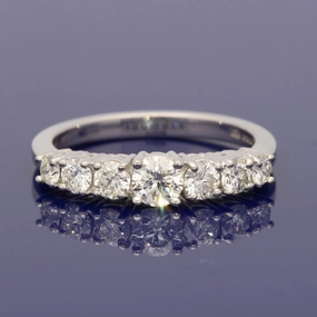 18ct White Gold Graduated Diamond Ring