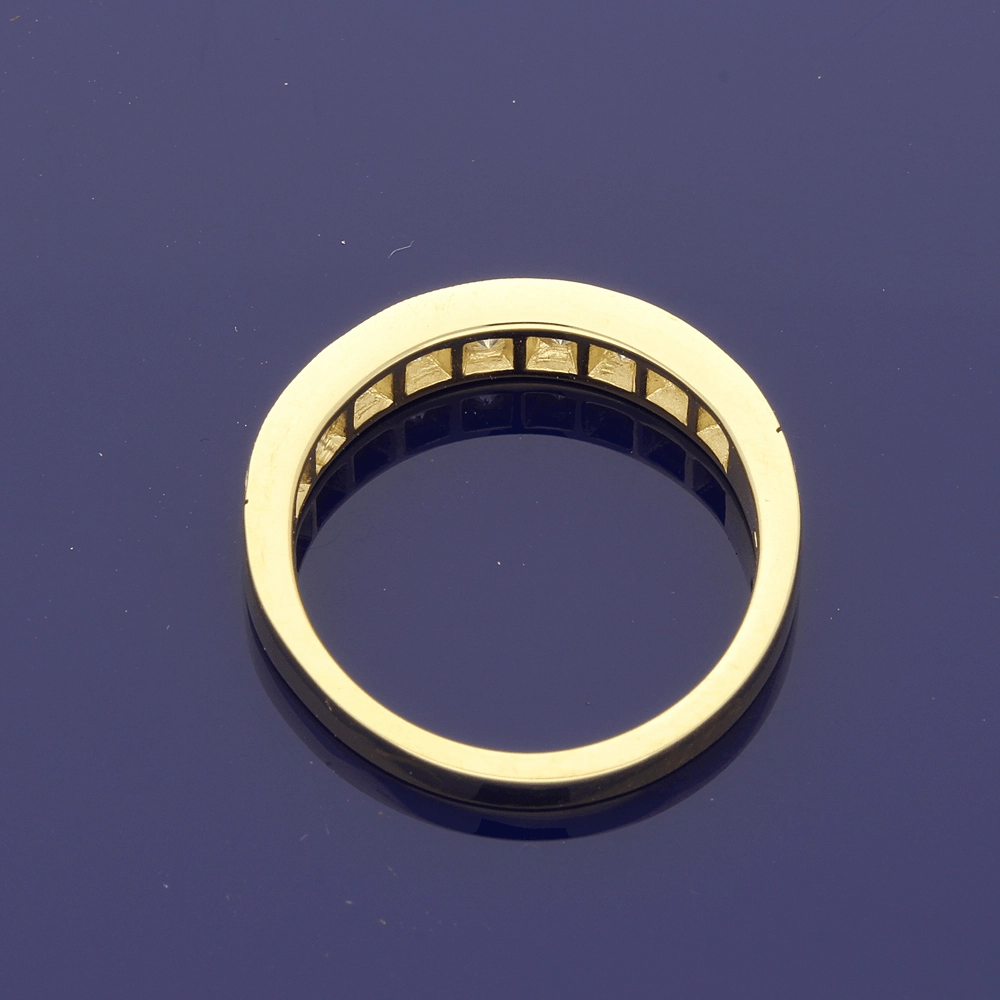 18ct Yellow Gold Graduated Diamond Half Eternity Ring
