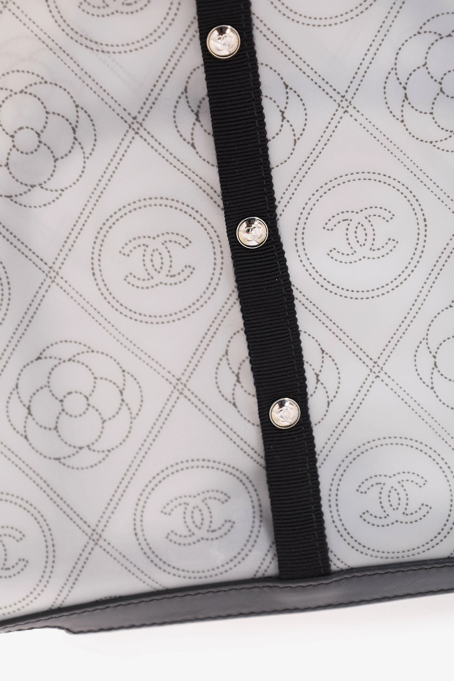 Chanel? 18S White/Black CC Camellia Bag Raincoat