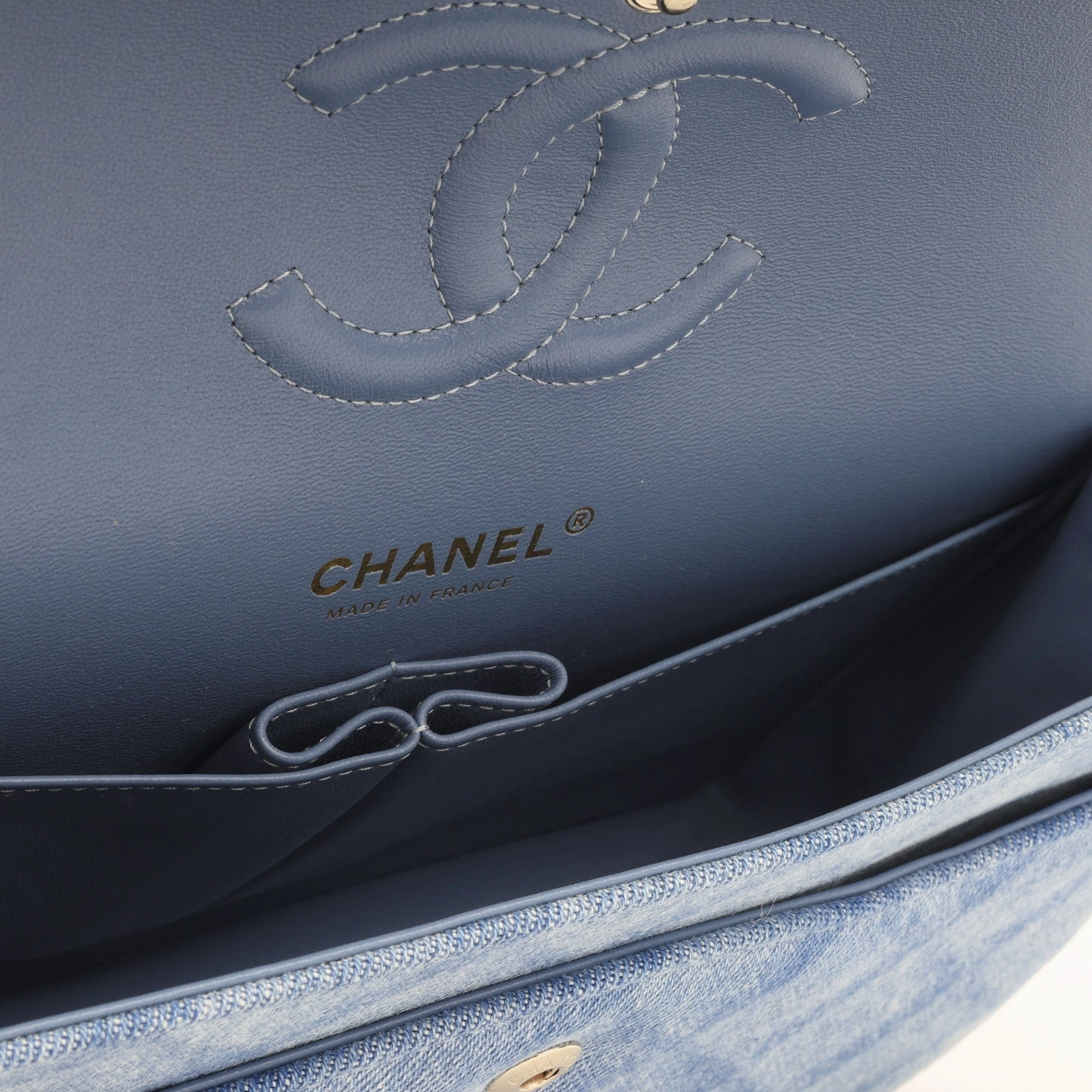 Chanel - Medium Classic Flap Bag - Denim Tromp L`oiel CGHW - 2022 - Pristine