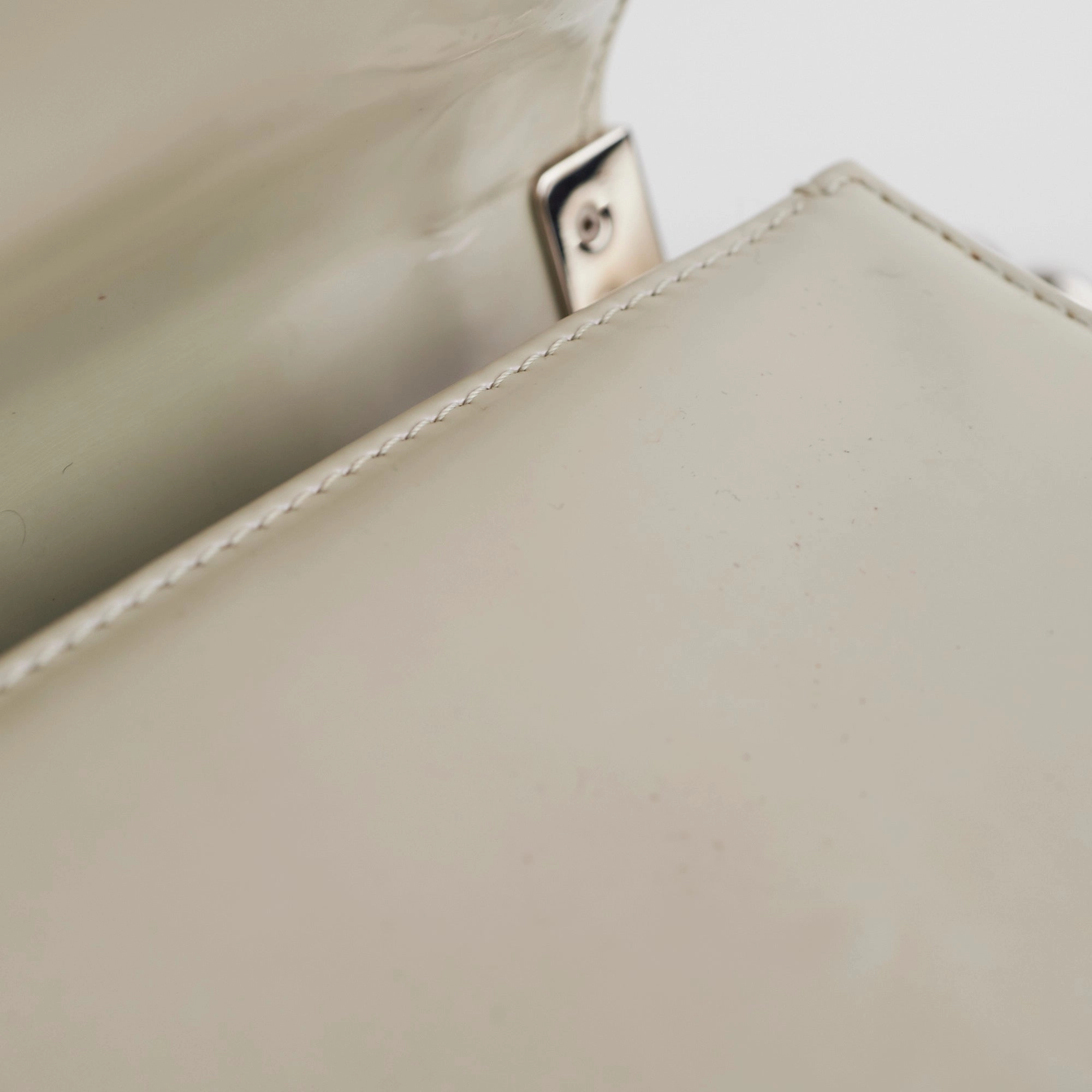 Chanel Boy Old Medium Iridiscent (Light grey)