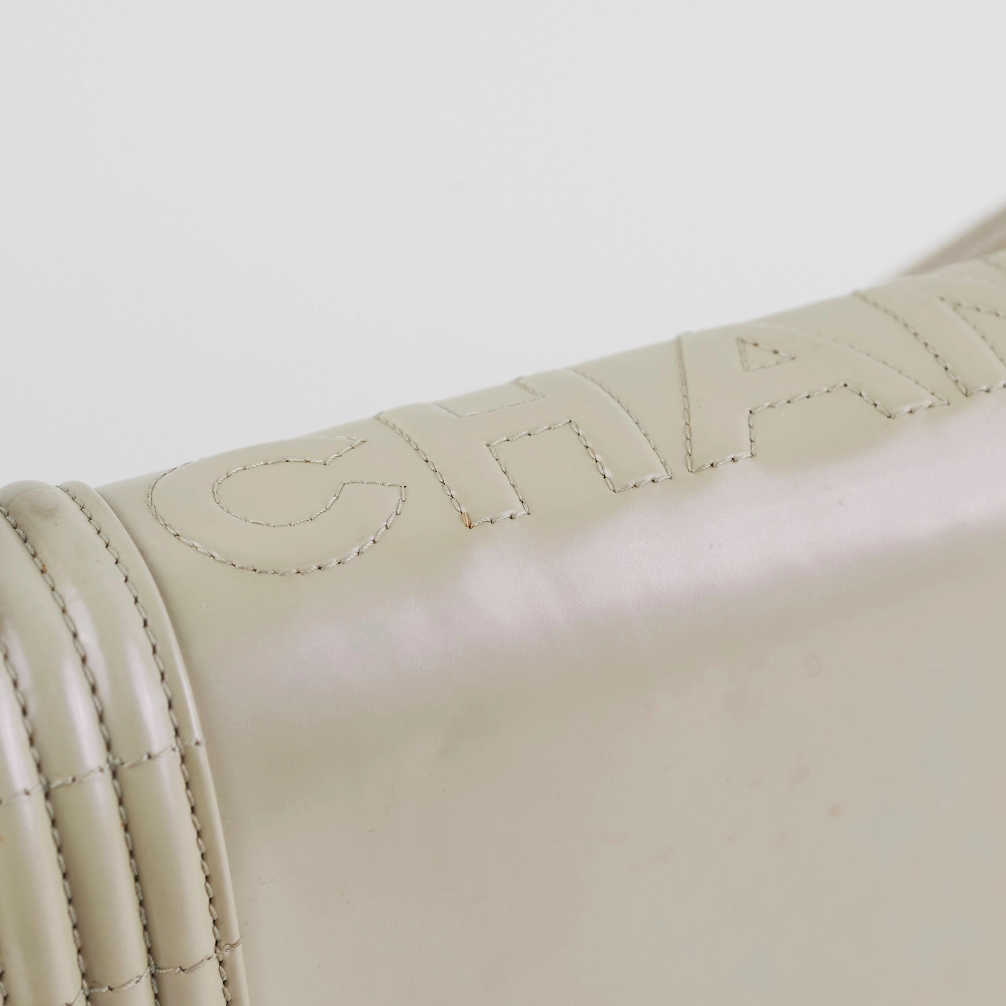 Chanel Boy Old Medium Iridiscent (Light grey)