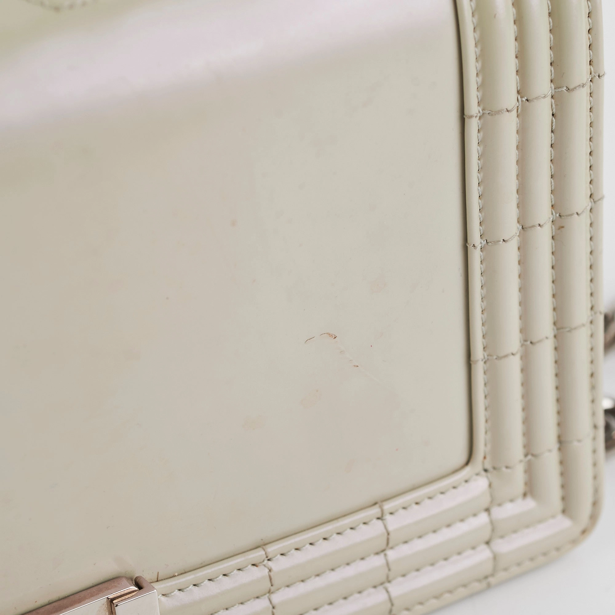 Chanel Boy Old Medium Iridiscent (Light grey)