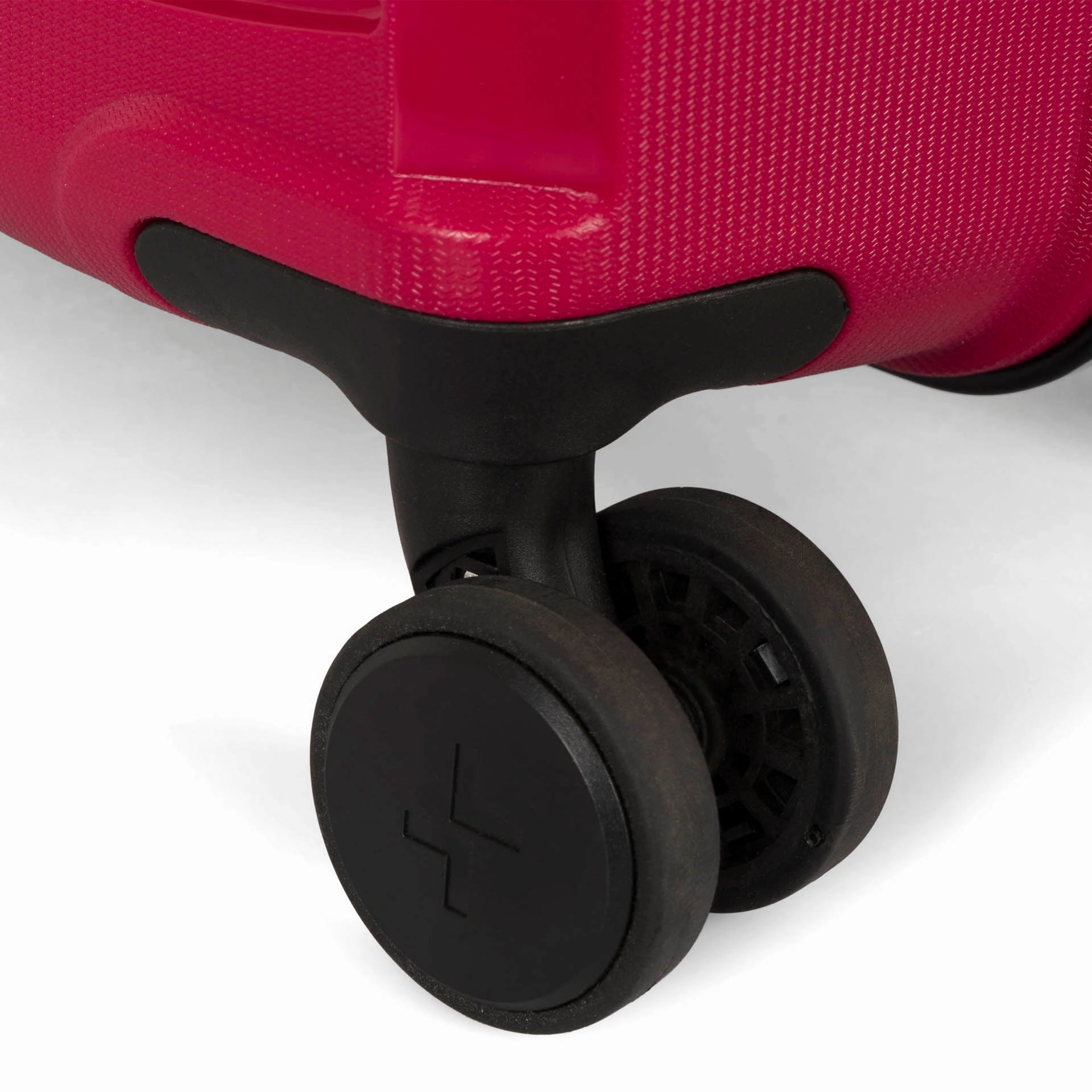Dynamo Hardside 27" Luggage