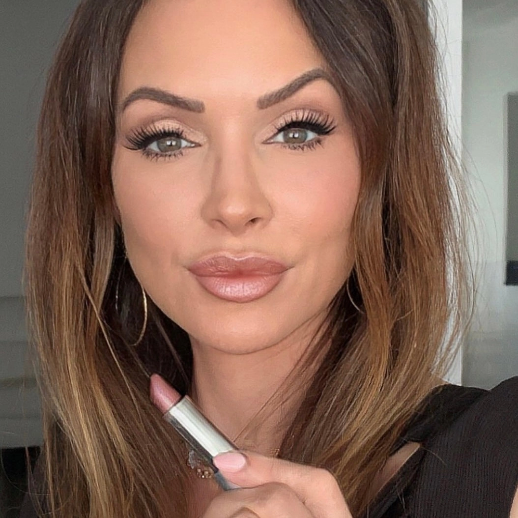 Famous Crme | A Shimmery Soft Nude with Neutral Undertones Lipstick
