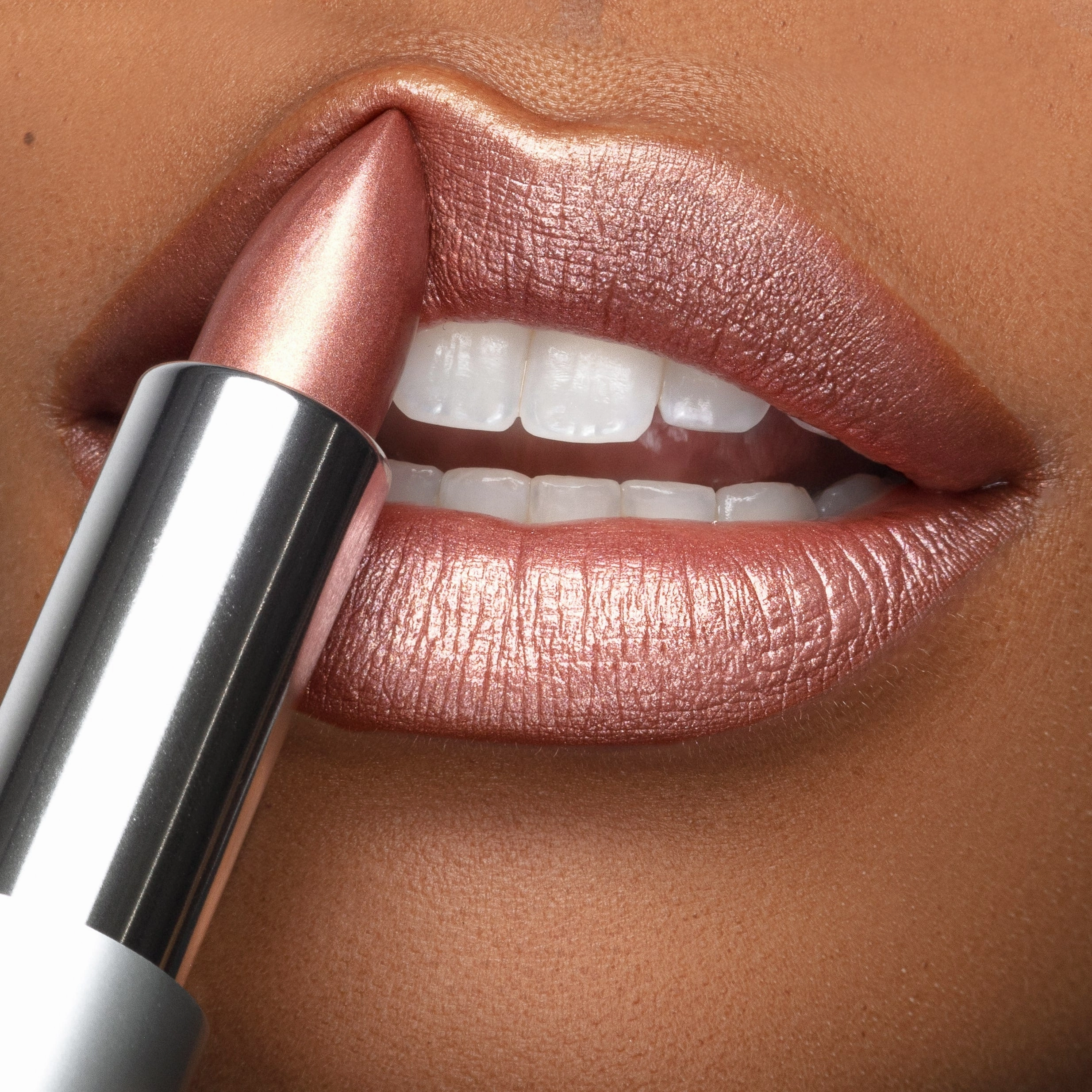 Famous Crme | A Shimmery Soft Nude with Neutral Undertones Lipstick