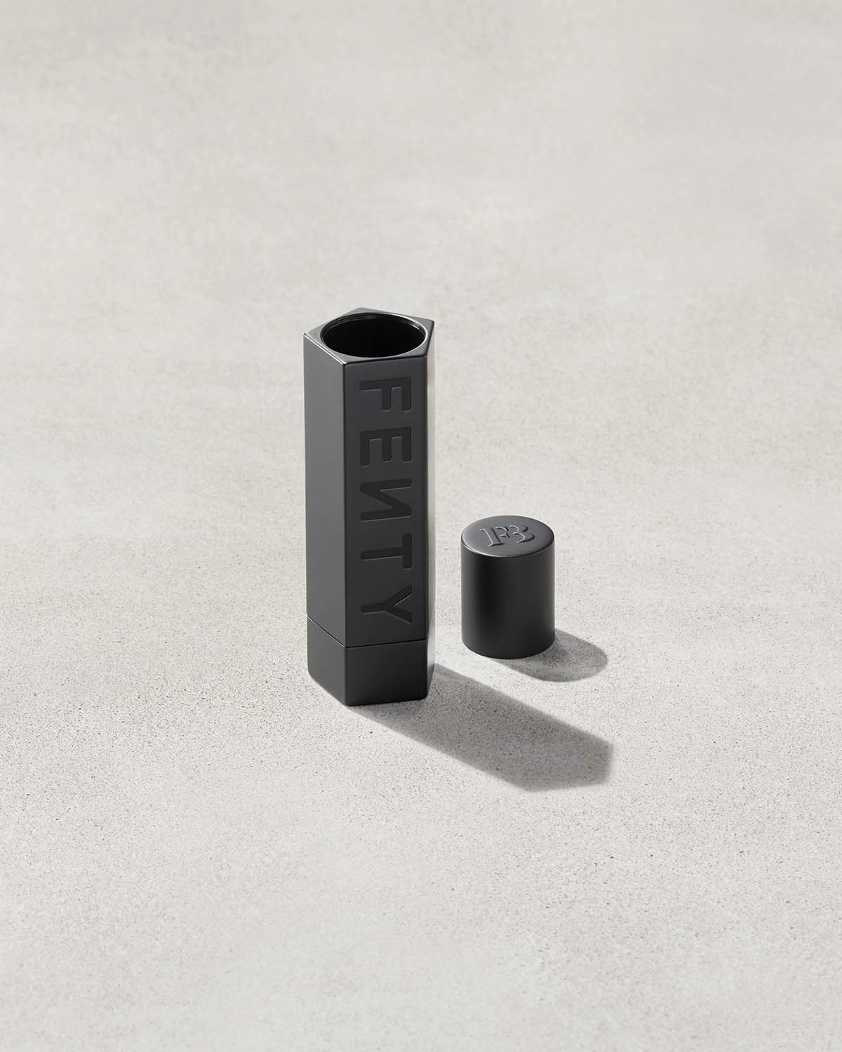 Fenty Icon The Case Semi-Matte Refillable Lipstick ?? Matte Black