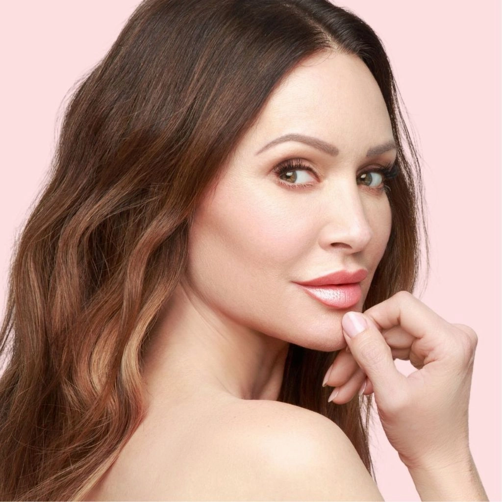 Glamour Crme | A Frosted Blushing Peach Lipstick With Gold and Rose Shimmer