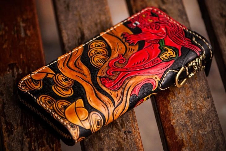 Handmade Leather Tooled Chinese Monster Mens Chain Biker Wallet Cool Leather Wallet Zipper Long Phone Wallets for Men