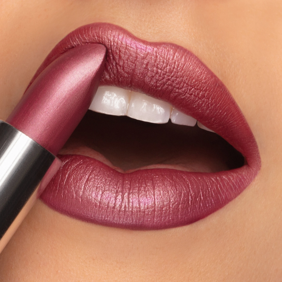 Legendary Crme | A Rich Frosted Berry with Multifaceted Shimmer Lipstick