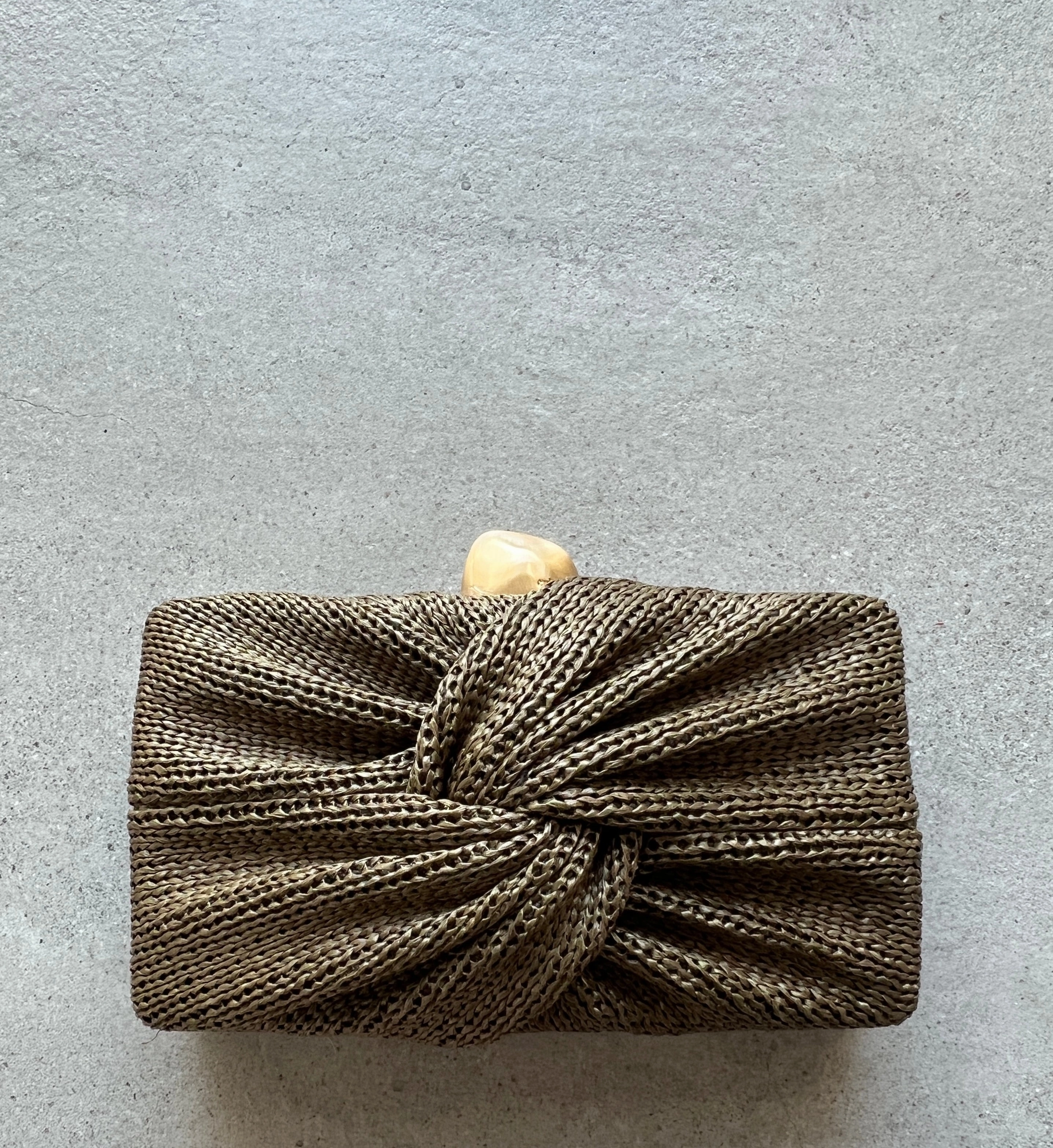 Lisse Knot Clutch, Nymph
