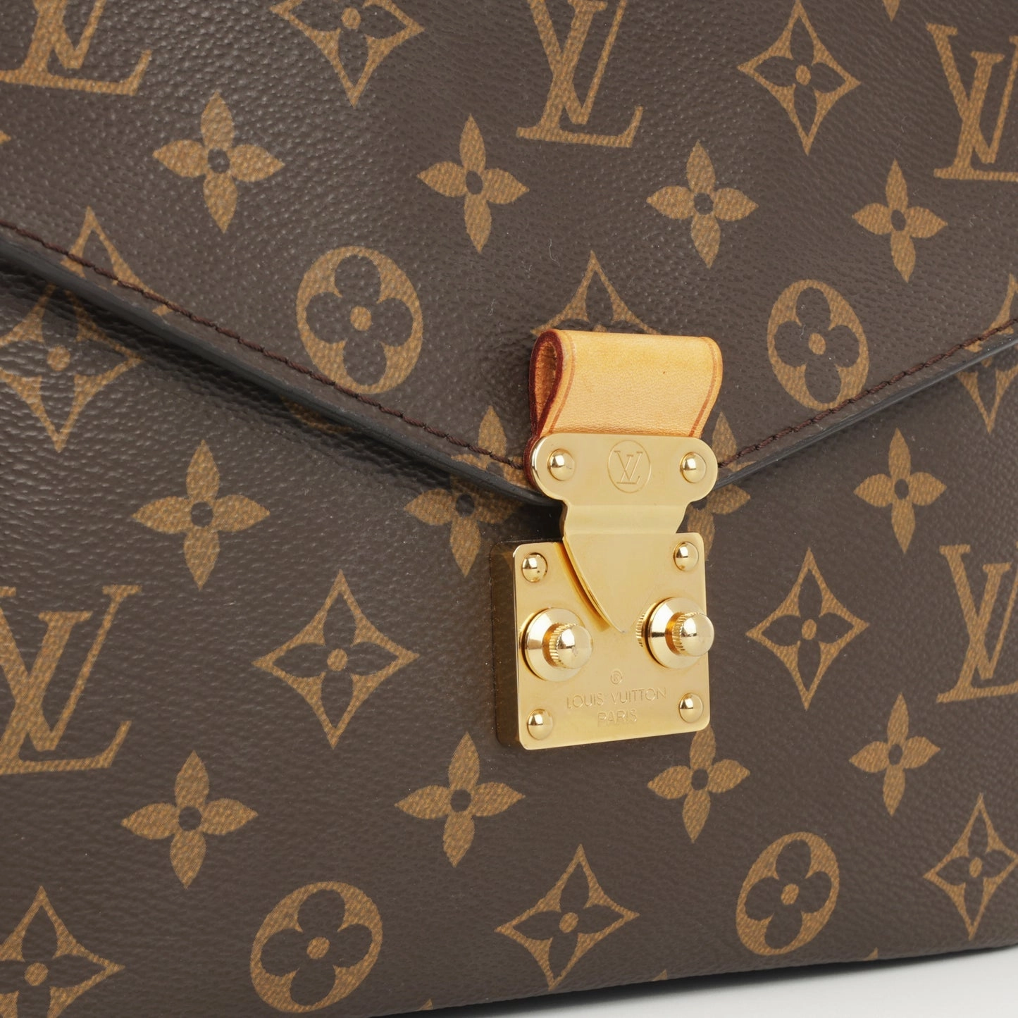 Louis Vuitton - Pochette Metis GHW - Monogram Canvas GHW - Pre-loved