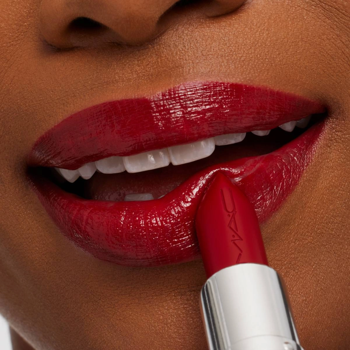 M??A??Cximal Sleek Satin Lipstick / Mini M??A??C