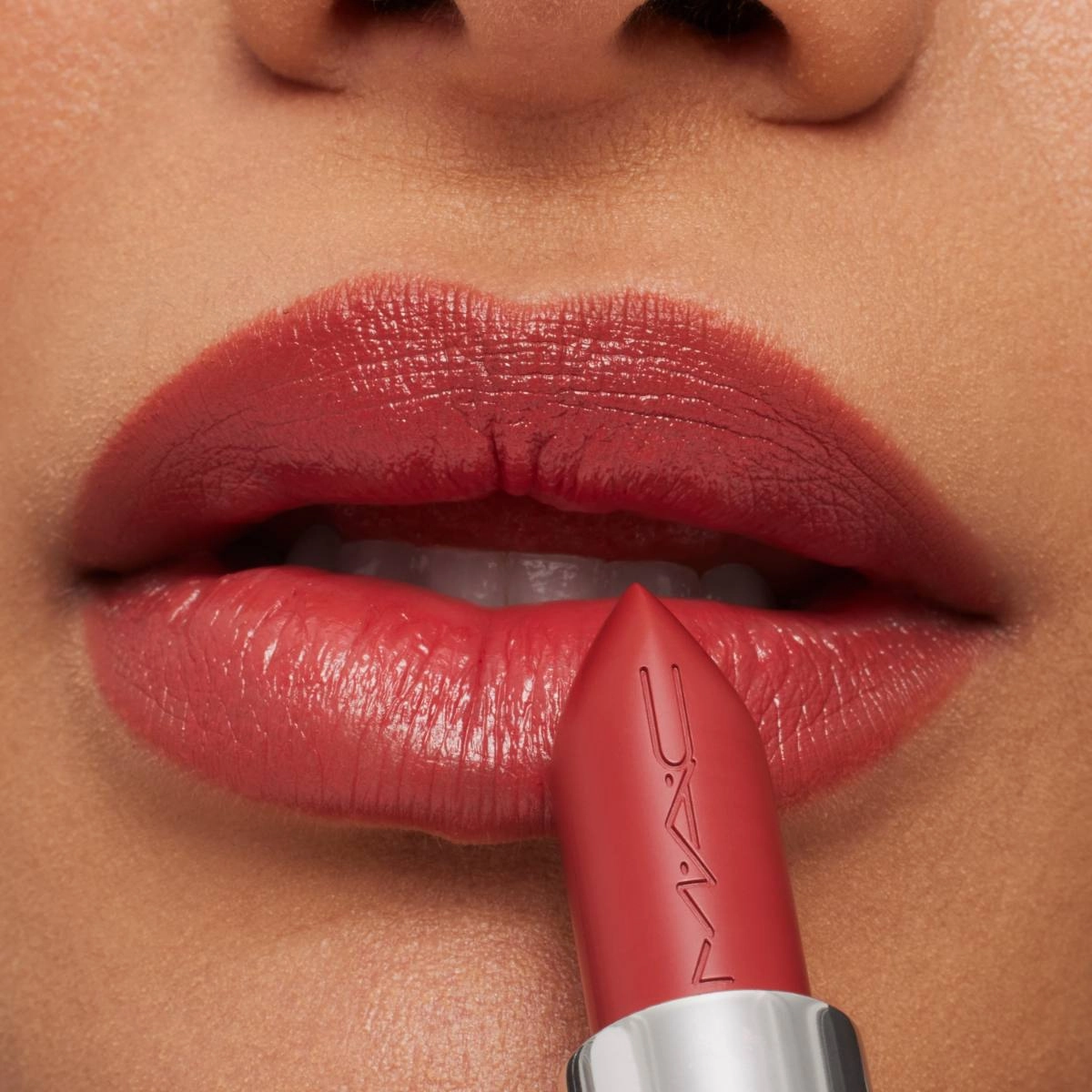 M??A??Cximal Sleek Satin Lipstick / Mini M??A??C