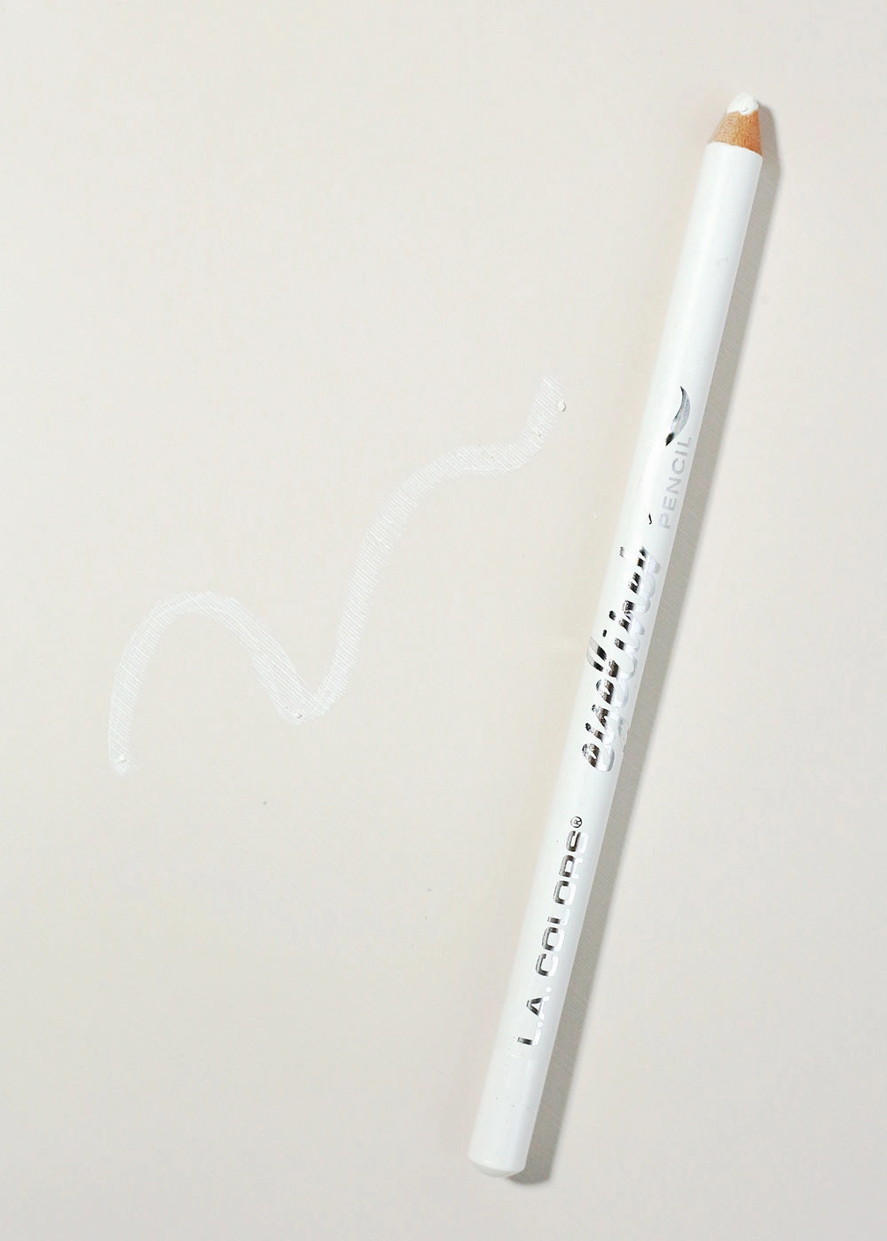 On Point Eyeliner Pencil w/built-in Sharpener - White
