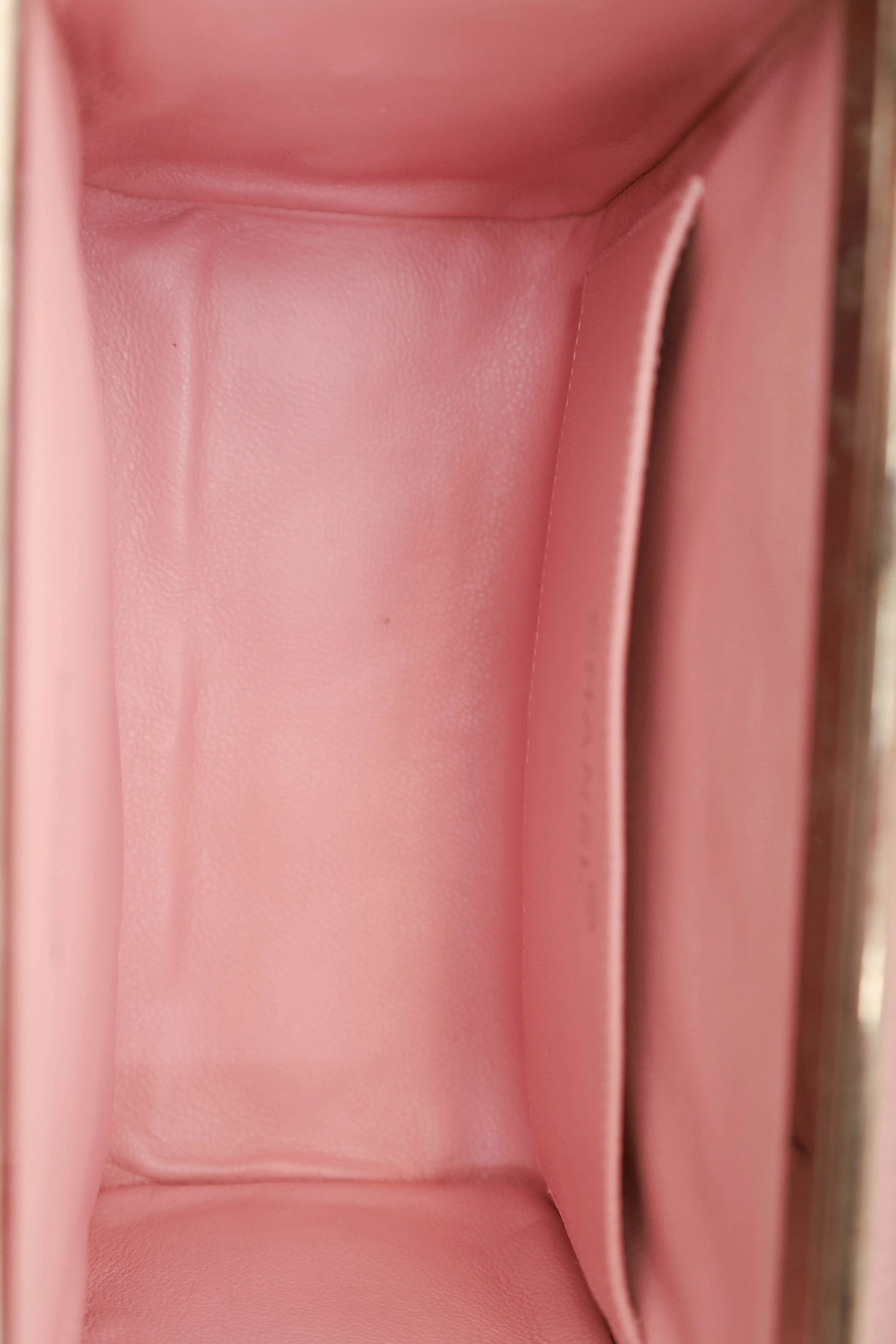 Pre-Loved Chanel? 1996-97 Pink Quilted Lambskin Vanity Box