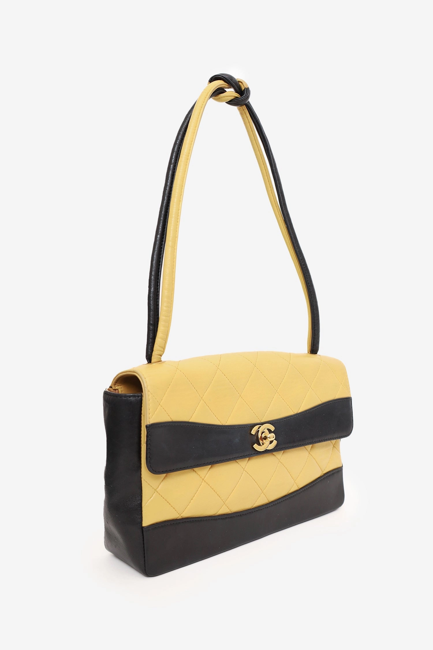 Pre-Loved Chanel? 2000-02 Beige/Black Quilted Lambskin Tie Knot Flap Bag