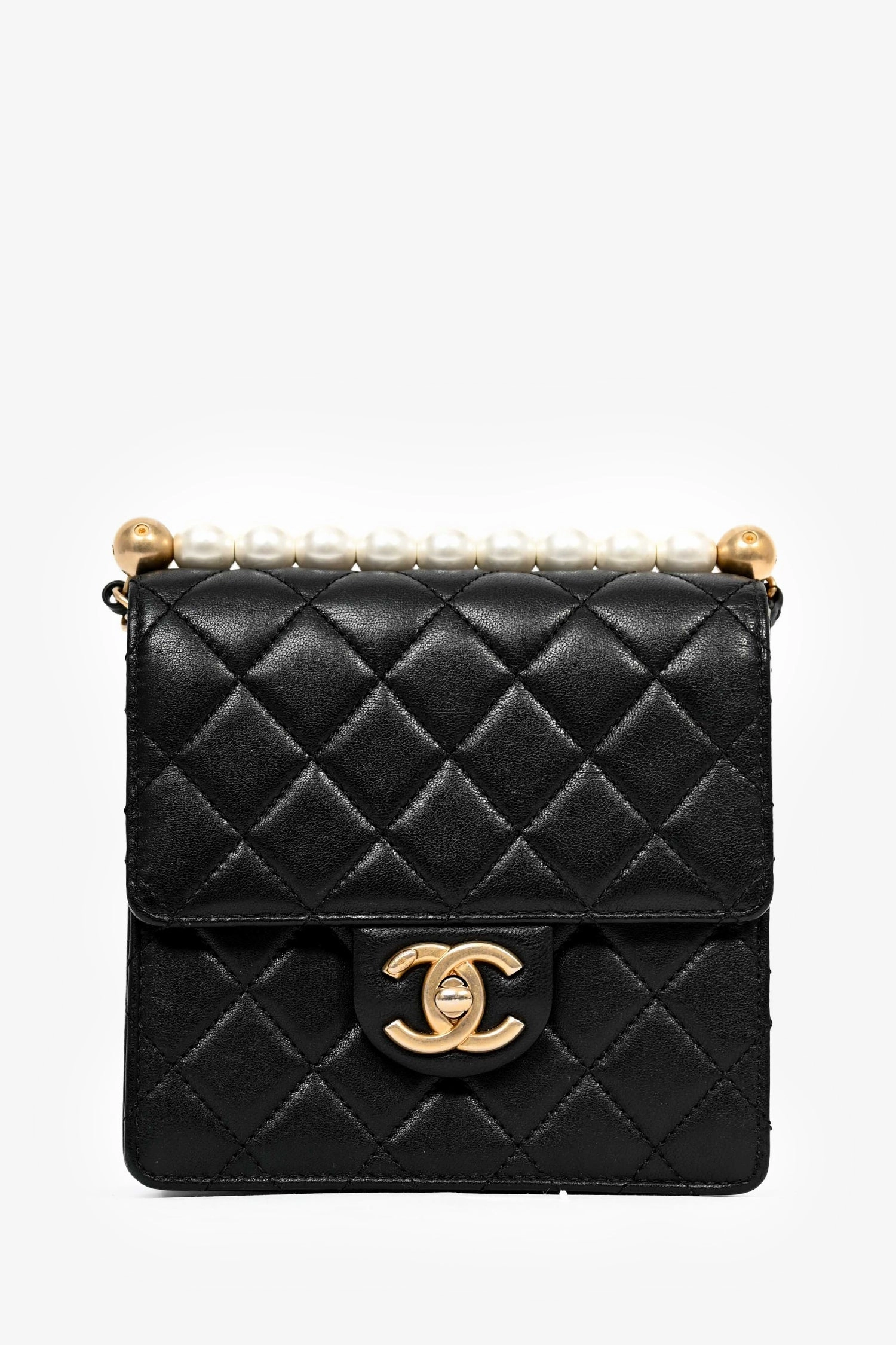Pre-Loved Chanel? 2019 Black Leather Chic Pearl Swaure Flap Bag