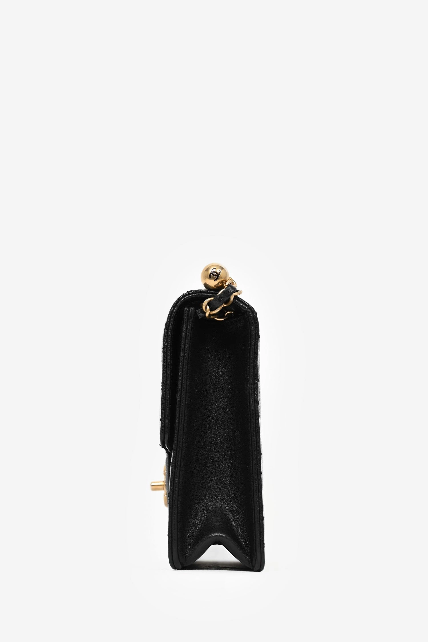 Pre-Loved Chanel? 2019 Black Leather Chic Pearl Swaure Flap Bag