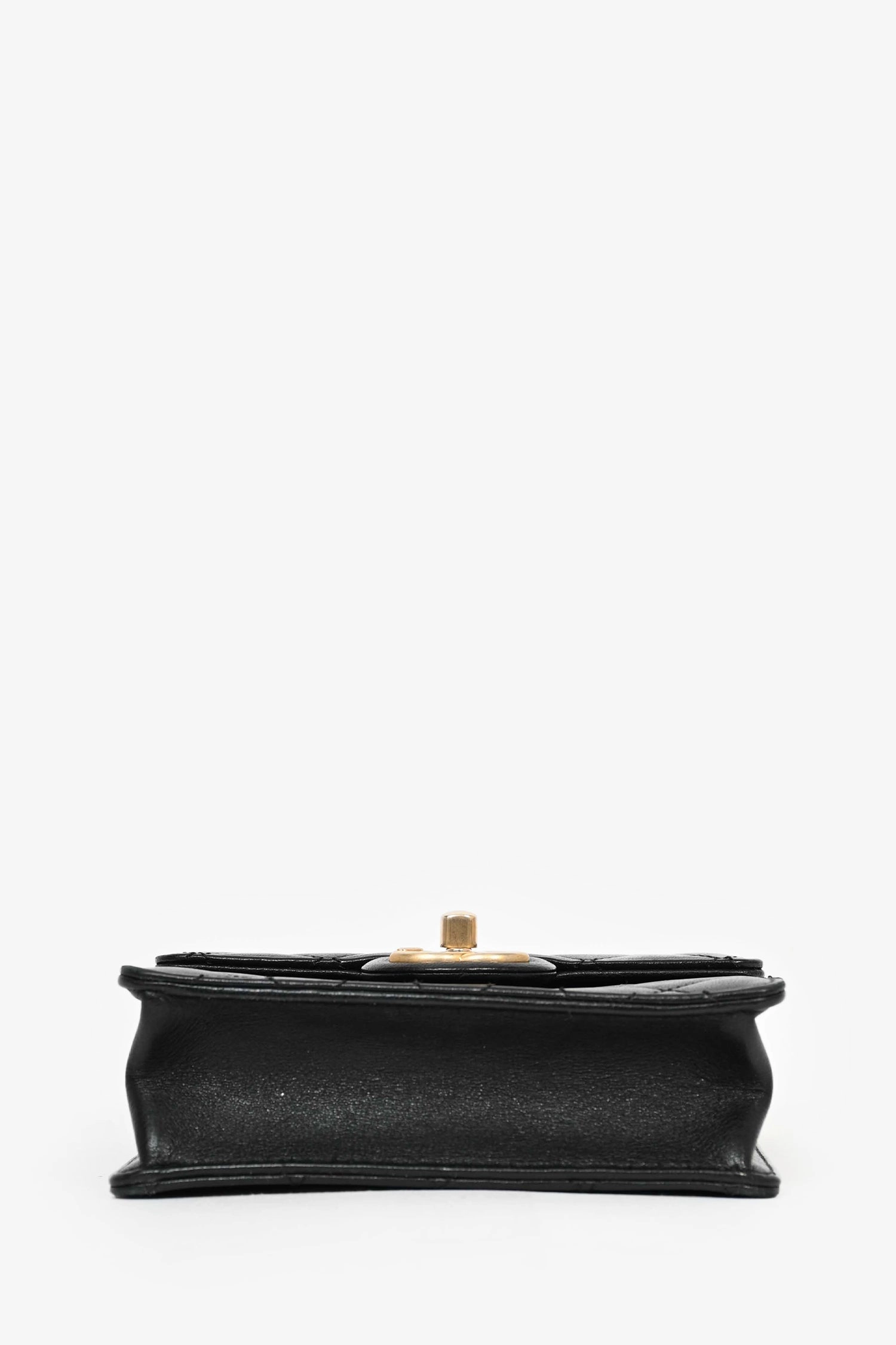 Pre-Loved Chanel? 2019 Black Leather Chic Pearl Swaure Flap Bag