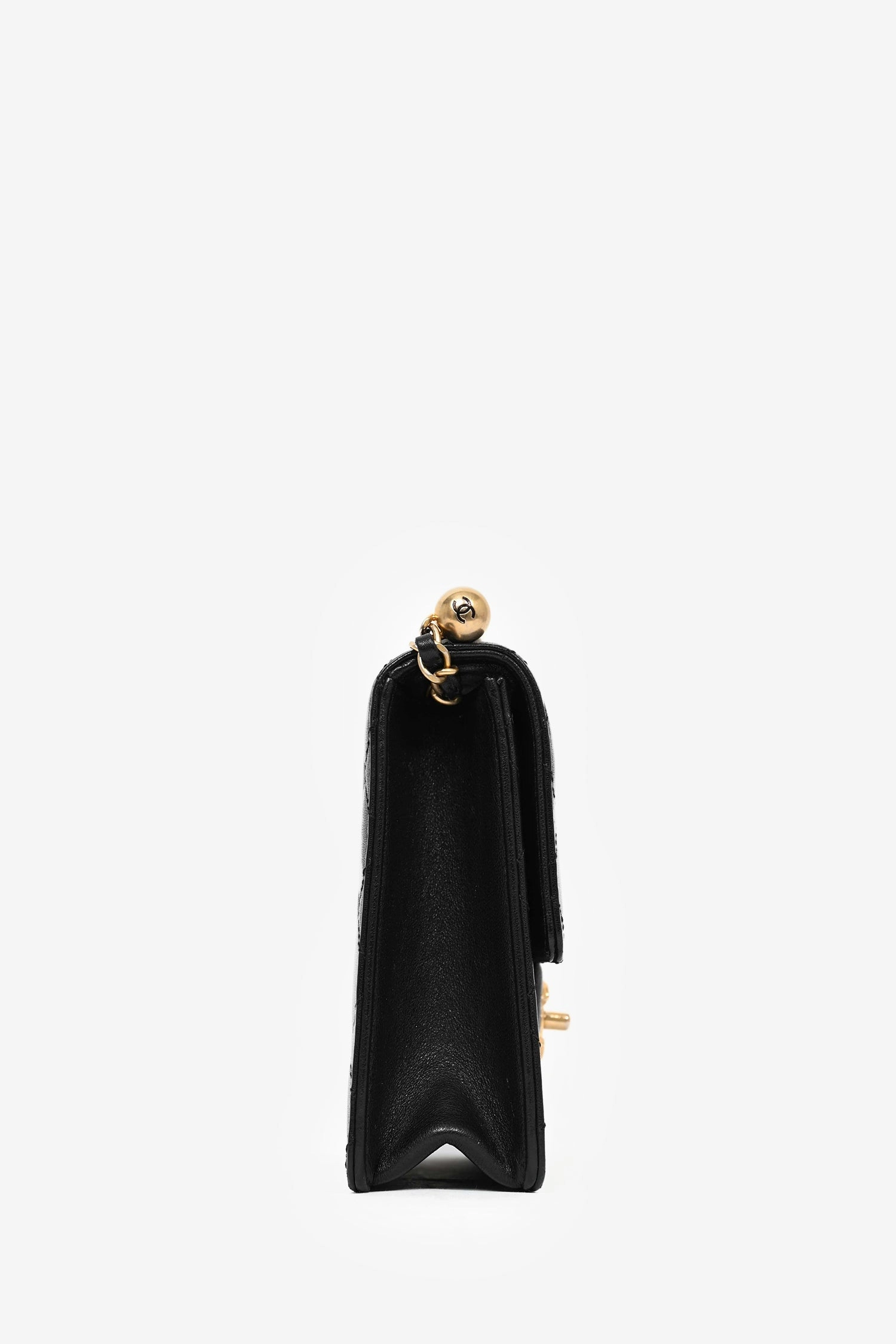Pre-Loved Chanel? 2019 Black Leather Chic Pearl Swaure Flap Bag
