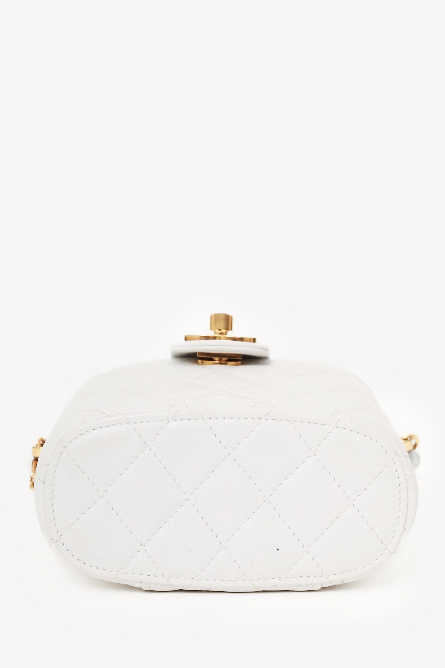 Pre-Loved Chanel? Vintage 1991-94 White Quilted Lambskin Vanity Case