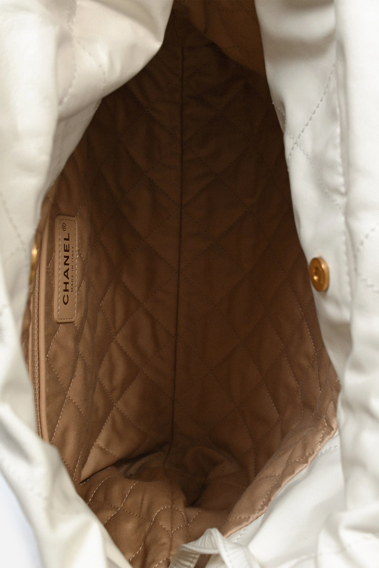 Pre-Loved Chanel? White Leather Small Chanel 22 Shoulder Bag