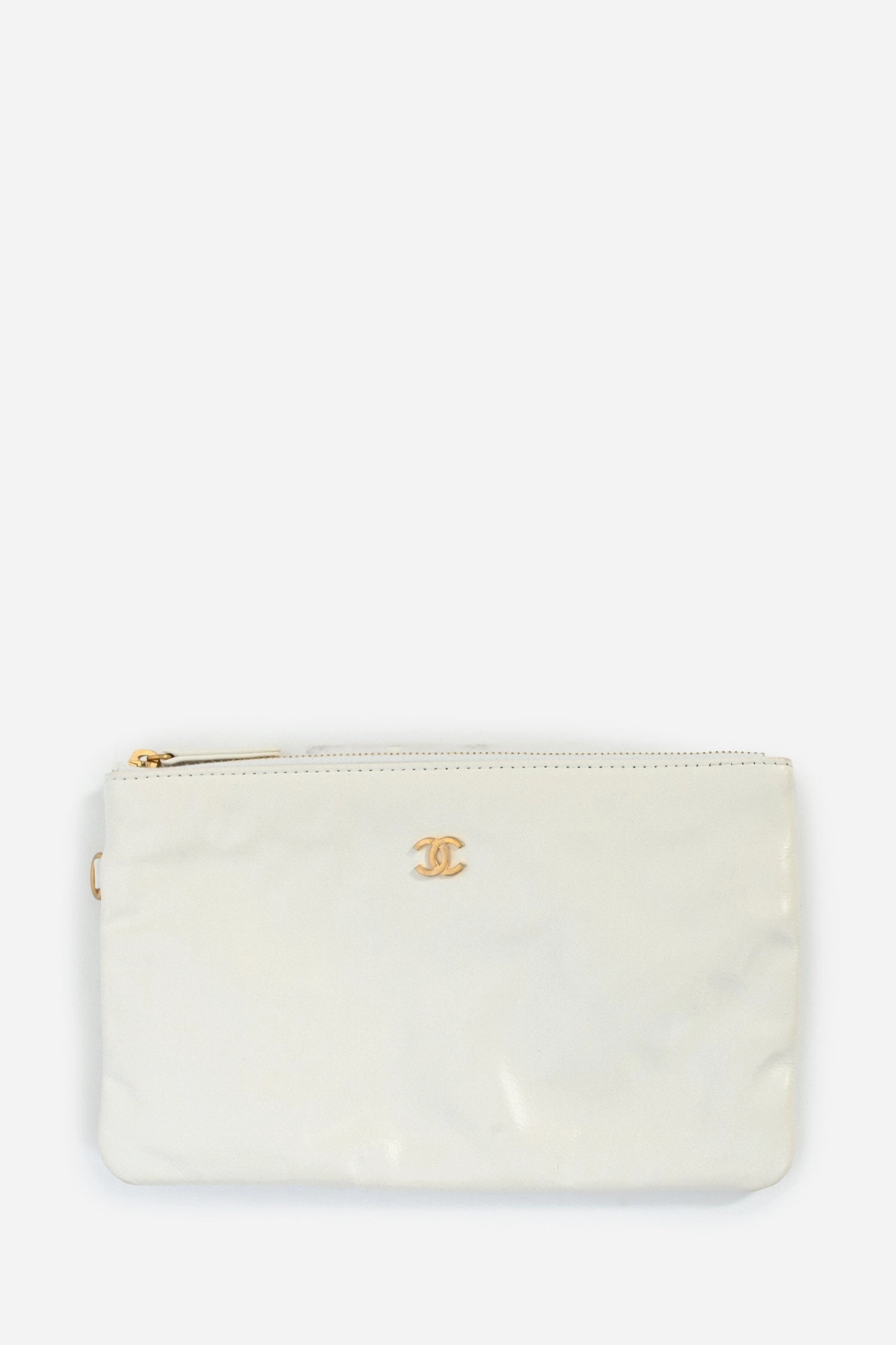 Pre-Loved Chanel? White Leather Small Chanel 22 Shoulder Bag