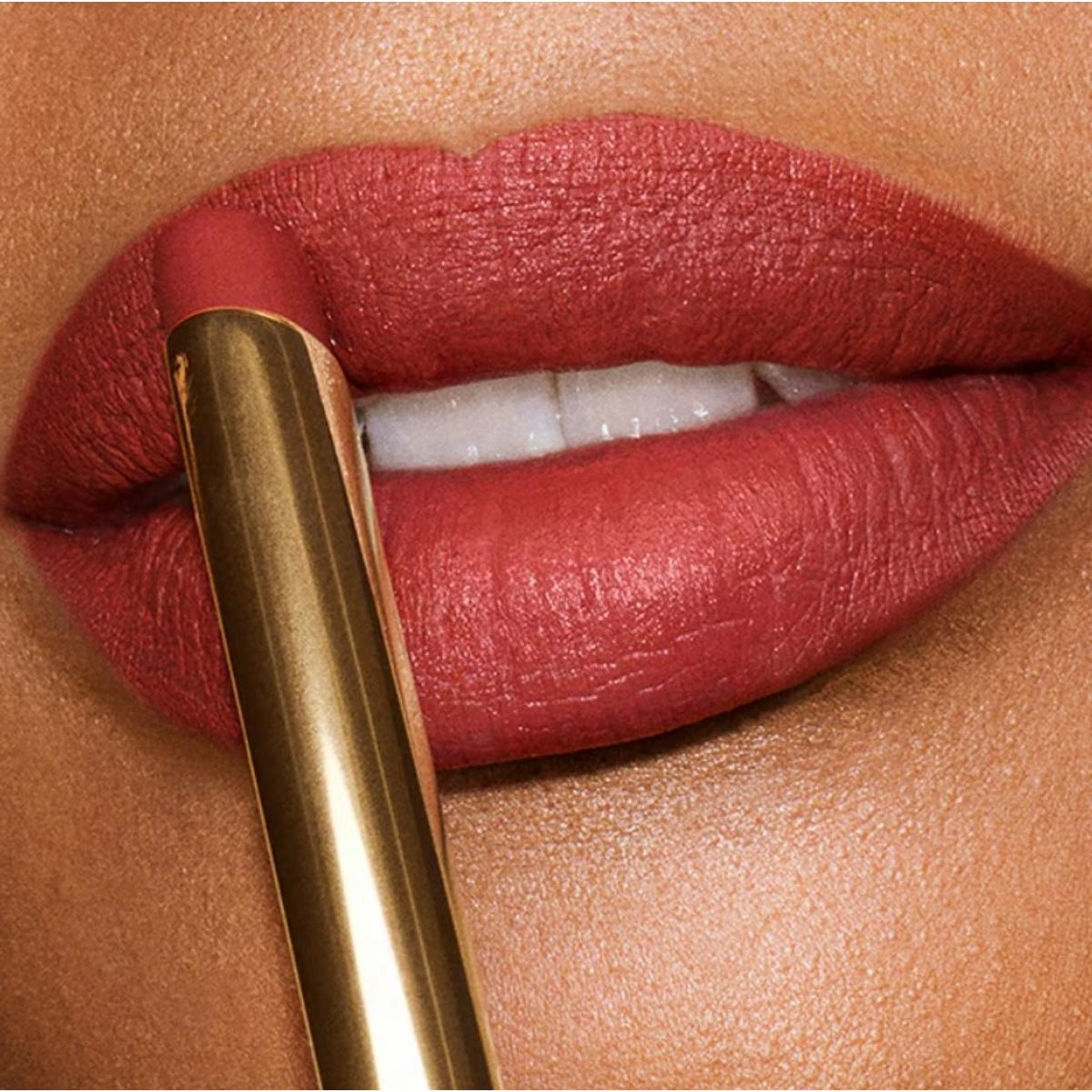 Pure Color Explicit Silk Matte Lipstick