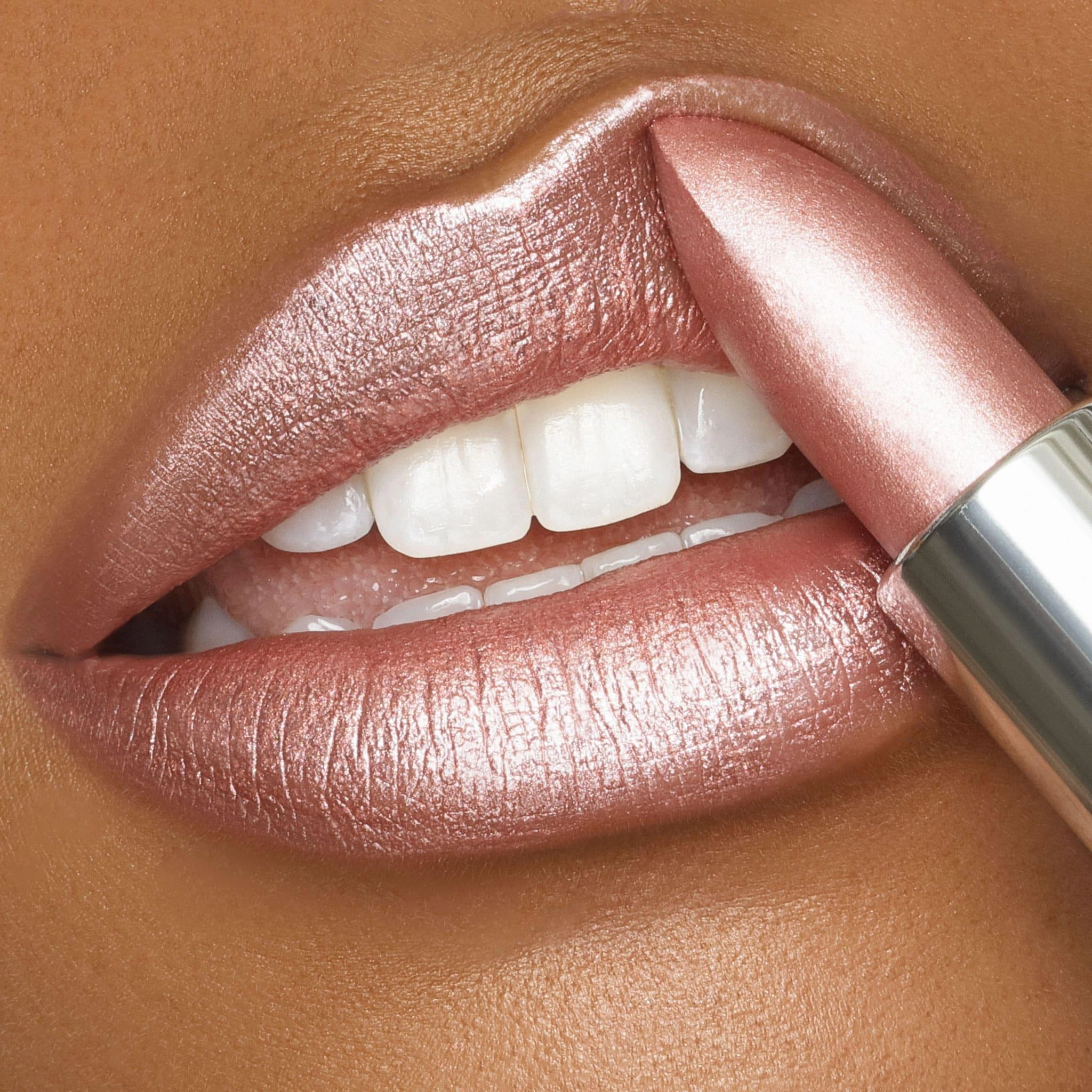 Soft Box Crme | A Pale Nude/Pink with Gold and Silver Shimmer Lipstick