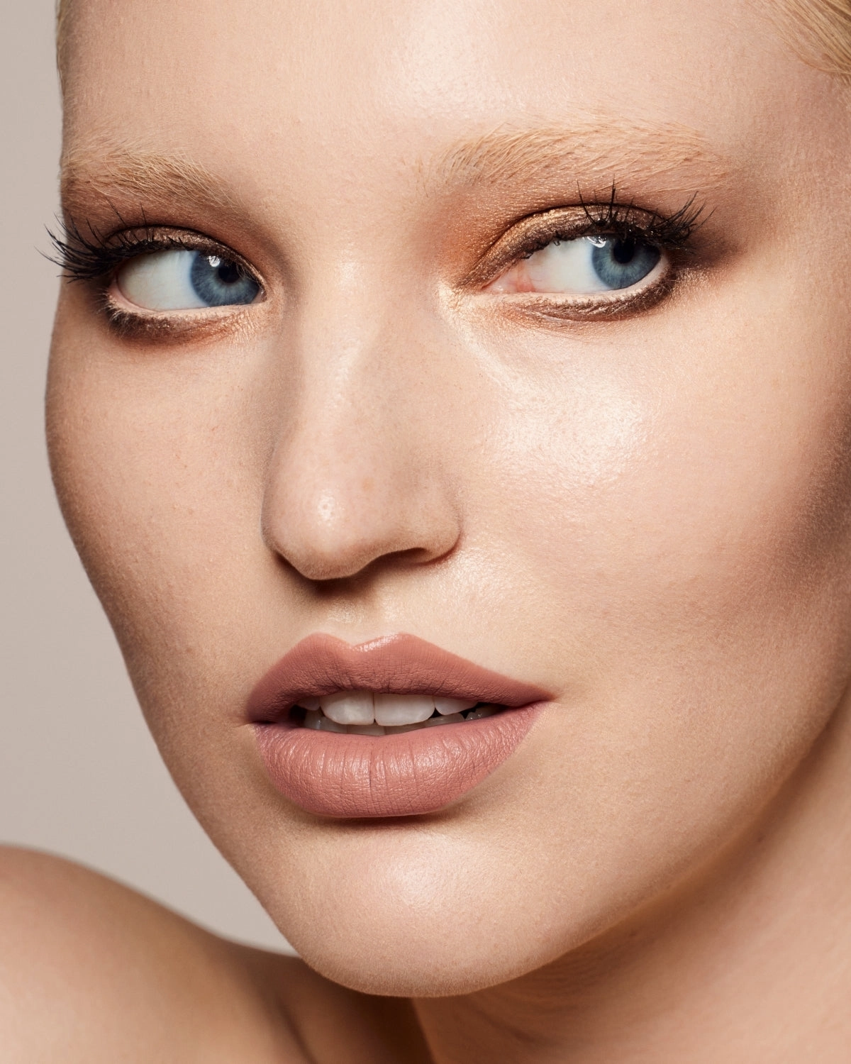 Stunna Lip Paint Longwear Fluid Lip Color ?? Unbutton
