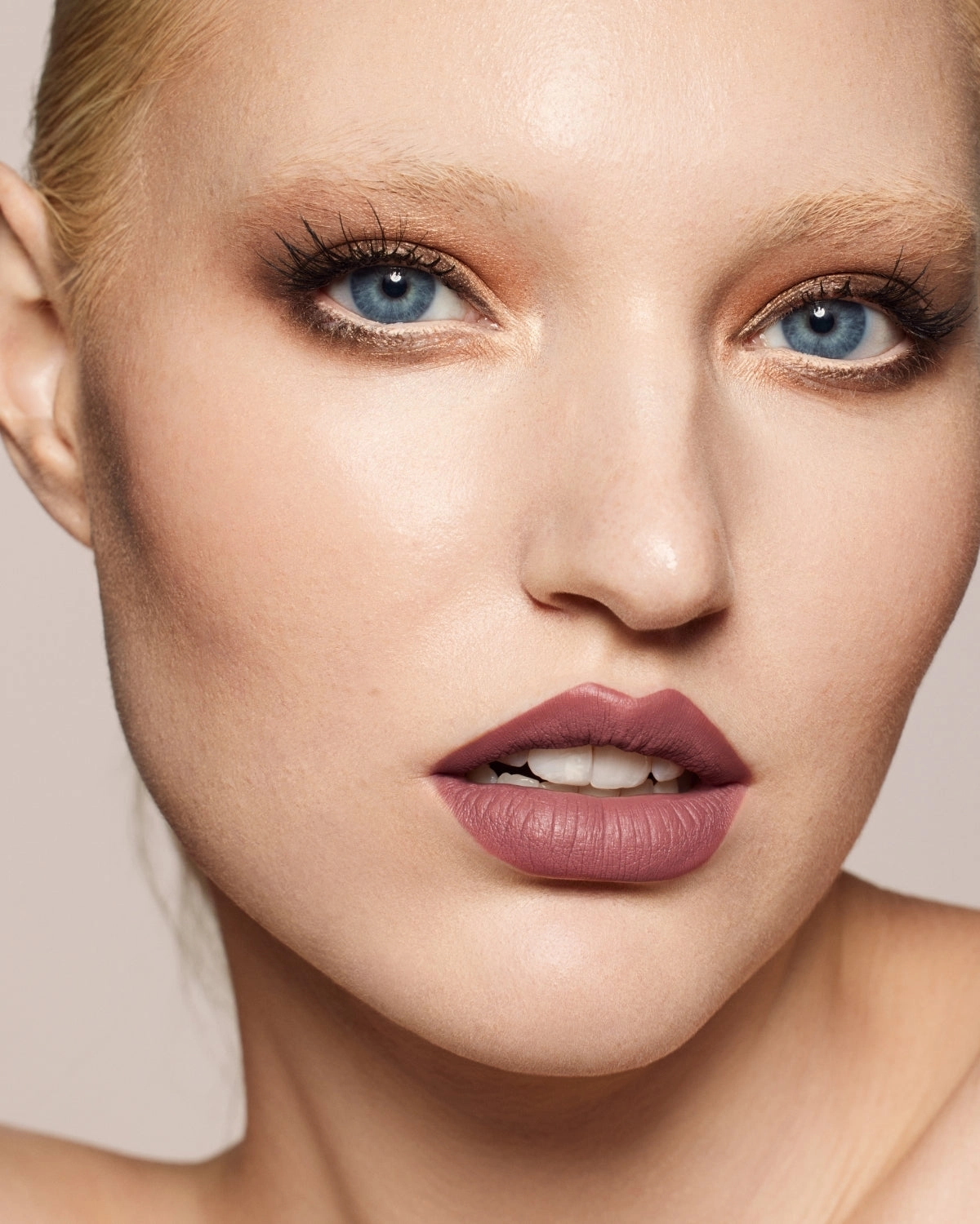 Stunna Lip Paint Longwear Fluid Lip Color ?? Uncuffed