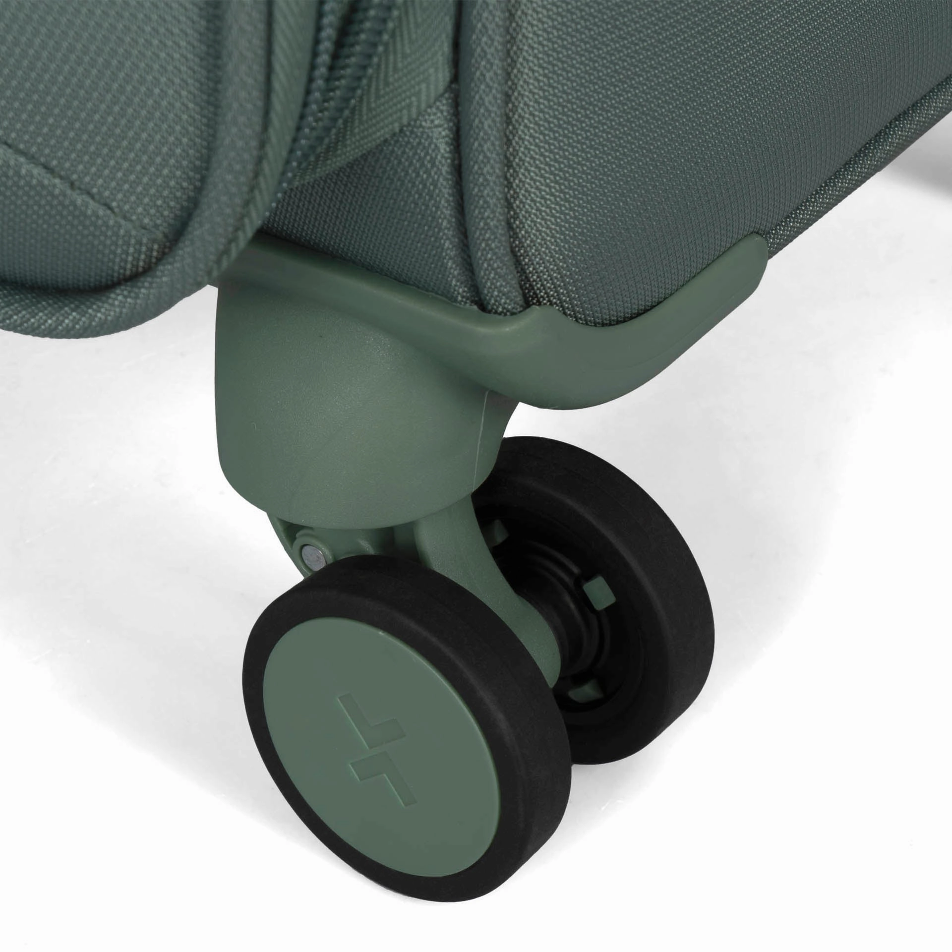 Verona Softside 26.5" Luggage