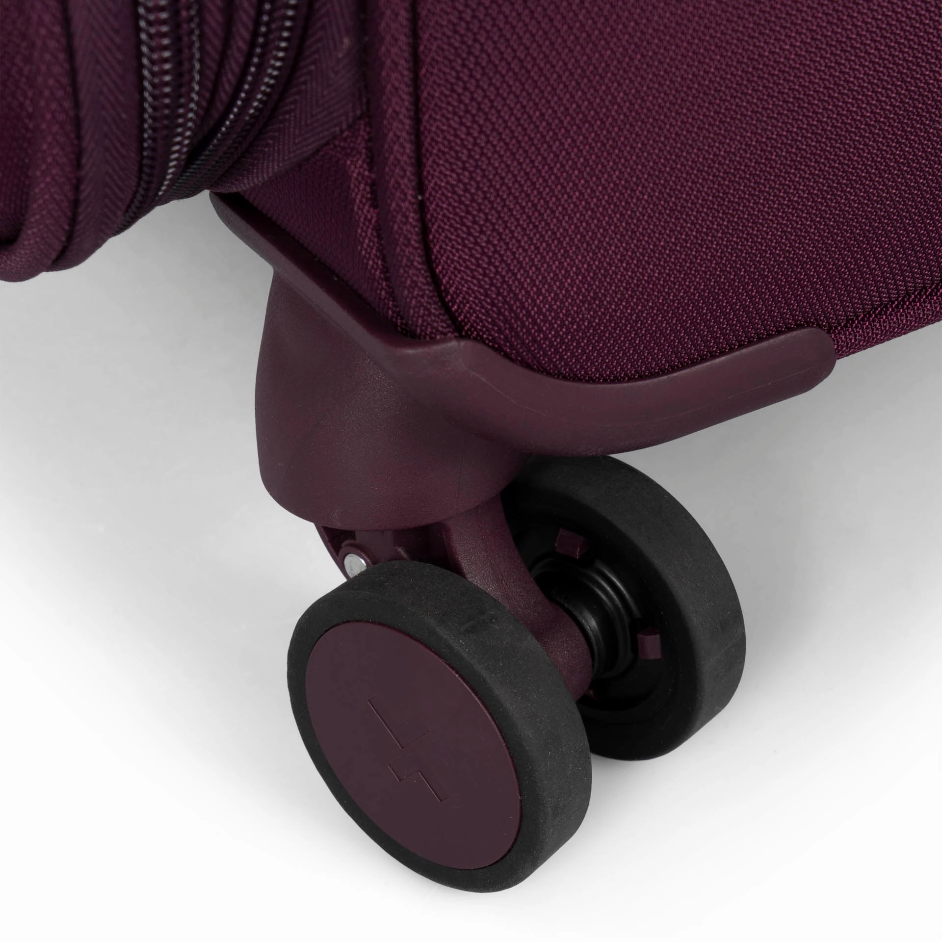 Verona Softside 26.5" Luggage